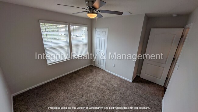Building Photo - Spacious 4-bedroom, 2-bathroom home