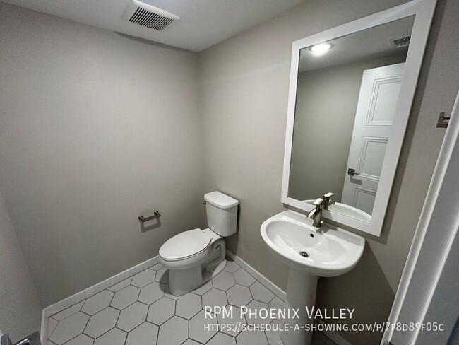 Building Photo - 3 Bed / 2.5 Bath Gilbert Townhome GATED Co...