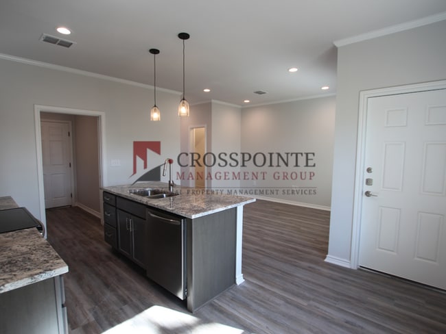 Building Photo - Stunning 2 Bed 2.5 Bath 1 Car Garage Townhome in Tyler!