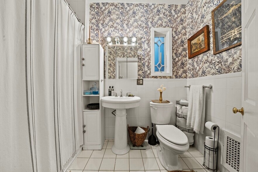 Building Photo - 21 Regent Cir