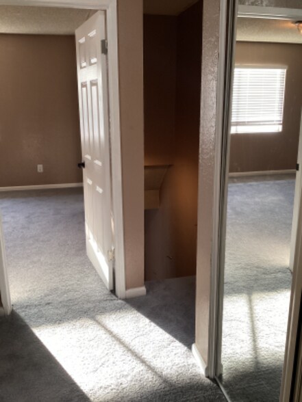 Building Photo - 4465 N Sierra Way