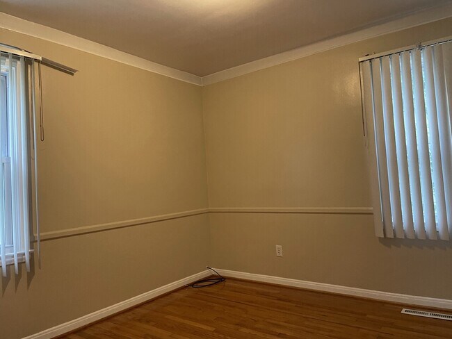 Building Photo - 6904 Norborne Ave