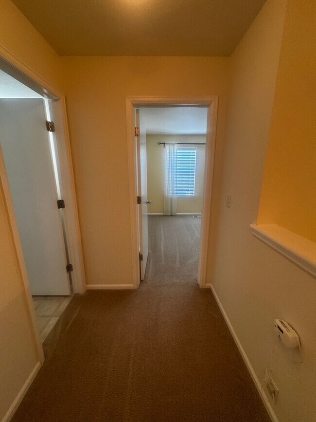 Building Photo - 2 Bed 3 Bath Townhome on Dublin & Powers