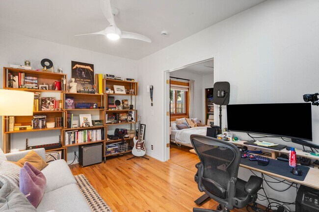 Building Photo - 2BD, 2BA South Denver Home with Bonus Room...