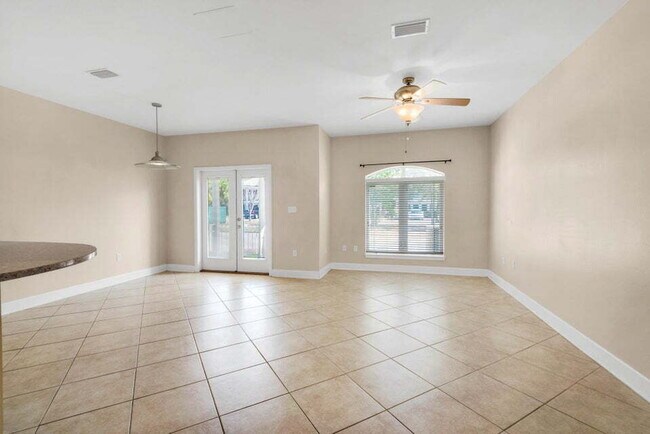 Building Photo - "Spacious 2-Bed Townhouse in Fort Walton Beach"