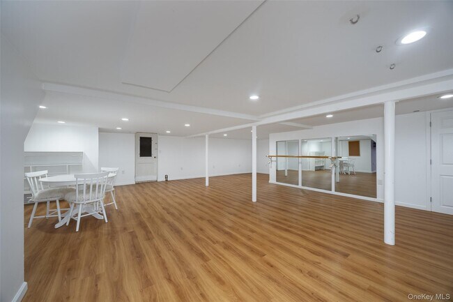 Building Photo - 46 Barnard Ave