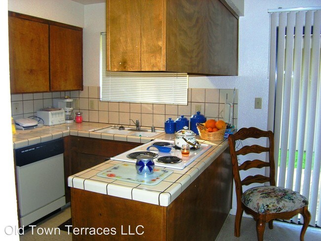 Building Photo - 422-490-490 S Clovis Ave