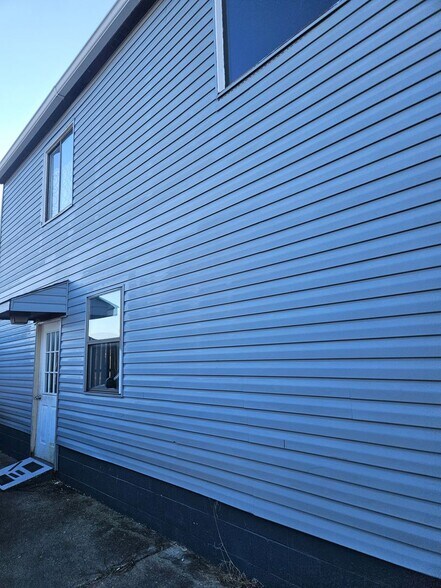 Building Photo - 110 1/2 Lee Street