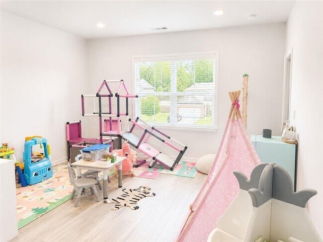 Building Photo - 580 Briard Dr