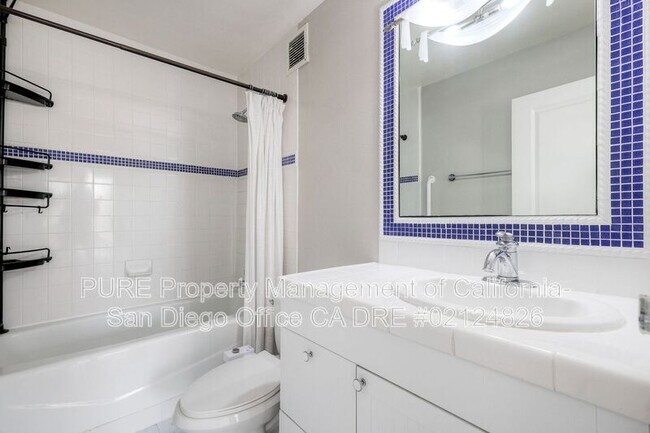 Building Photo - 4944 Cass St