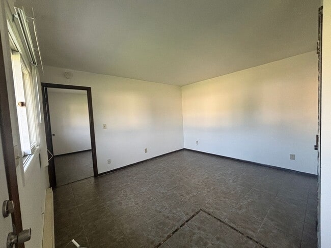 Building Photo - 1749 La Cres St