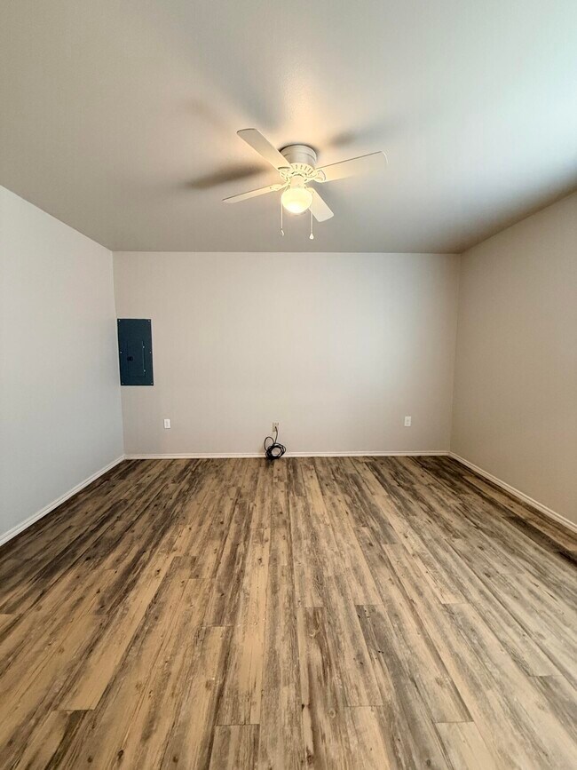 Building Photo - 1716 E 14th St