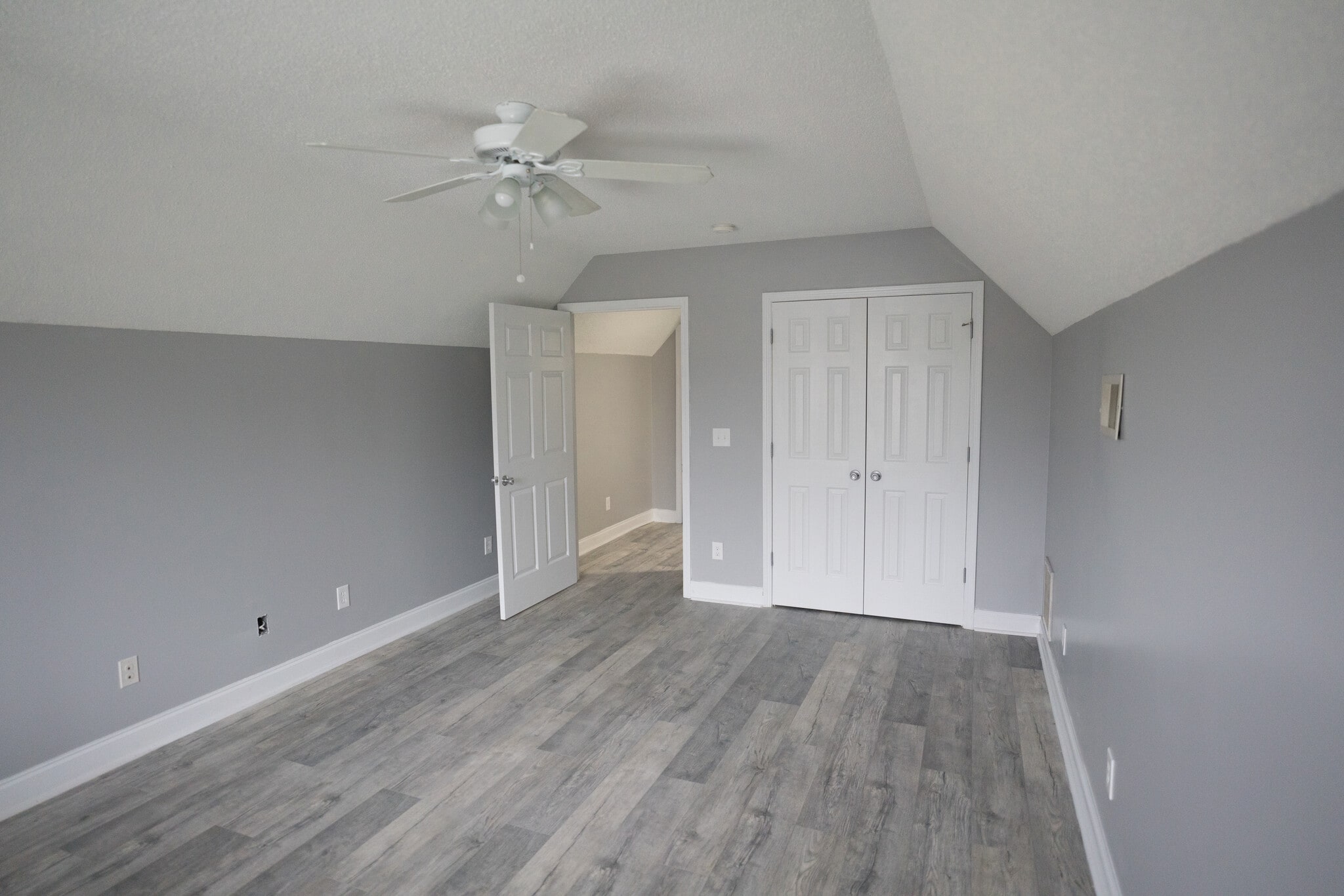 Upstairs Room 2 - 6312 Branford Rd