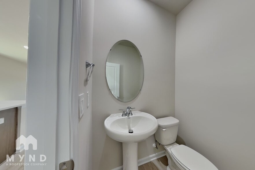 Building Photo - 3512 Rosebush Dr