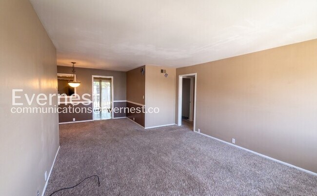 Building Photo - 452 W 104th St