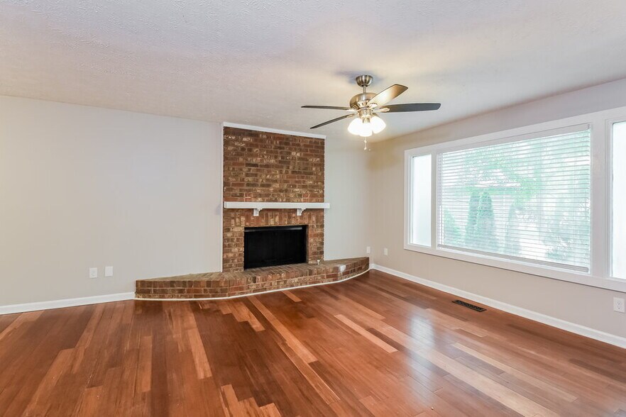 Building Photo - 170 Hyde Park Ct