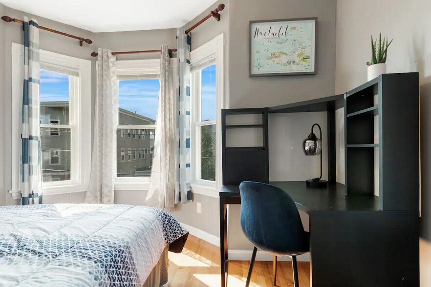 Bedroom 1 - 17 Autumn St