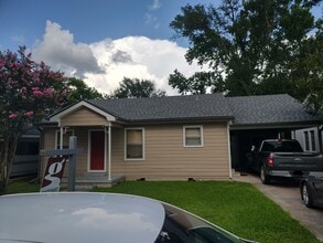 Building Photo - 113 Thelma Dr