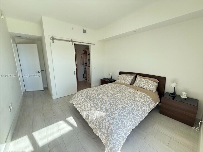 Building Photo - 2000 Metropica Wy