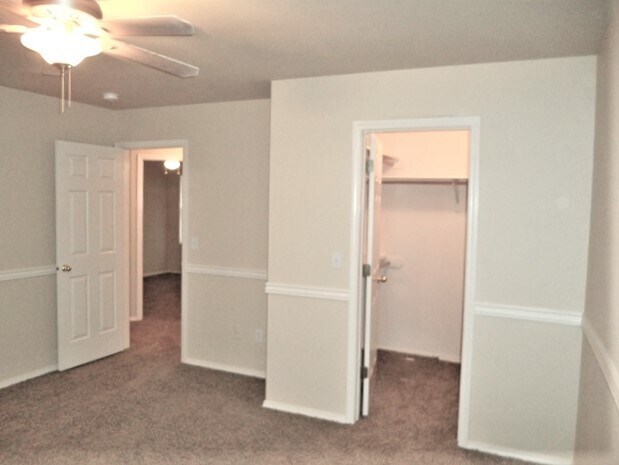 Building Photo - 585 N Katie Way