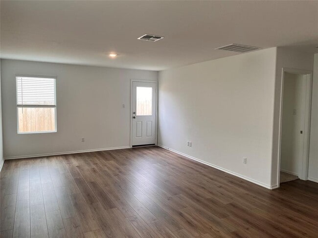 Building Photo - 113 Hal Norton Wy