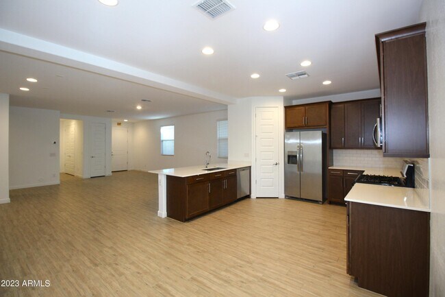 Building Photo - 12463 W Kaler Dr