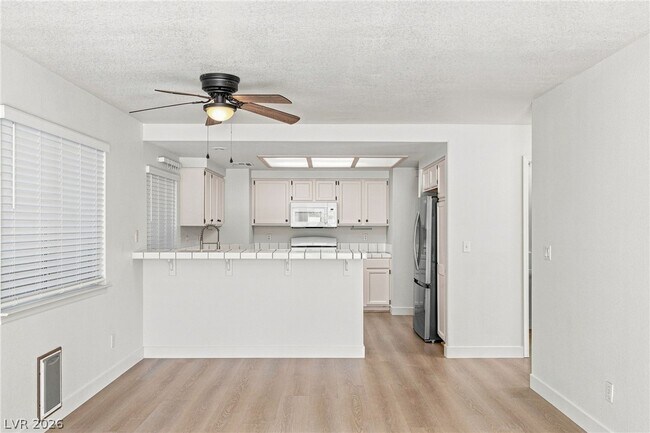 Building Photo - 9337 Mist Flower Cir