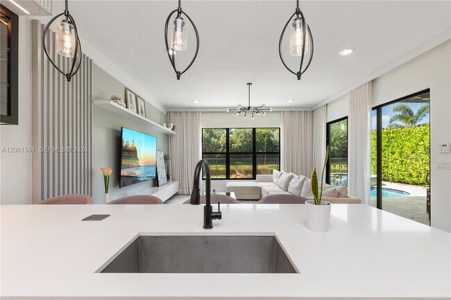 Building Photo - 9529 Eden Roc Ct