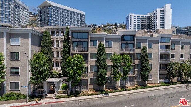Building Photo - 8455 Fountain Ave