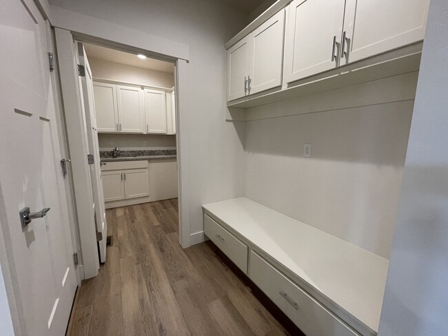 Building Photo - Beautiful 4 Bedroom, 3.5 Bathroom Home in Prescott Ranch!