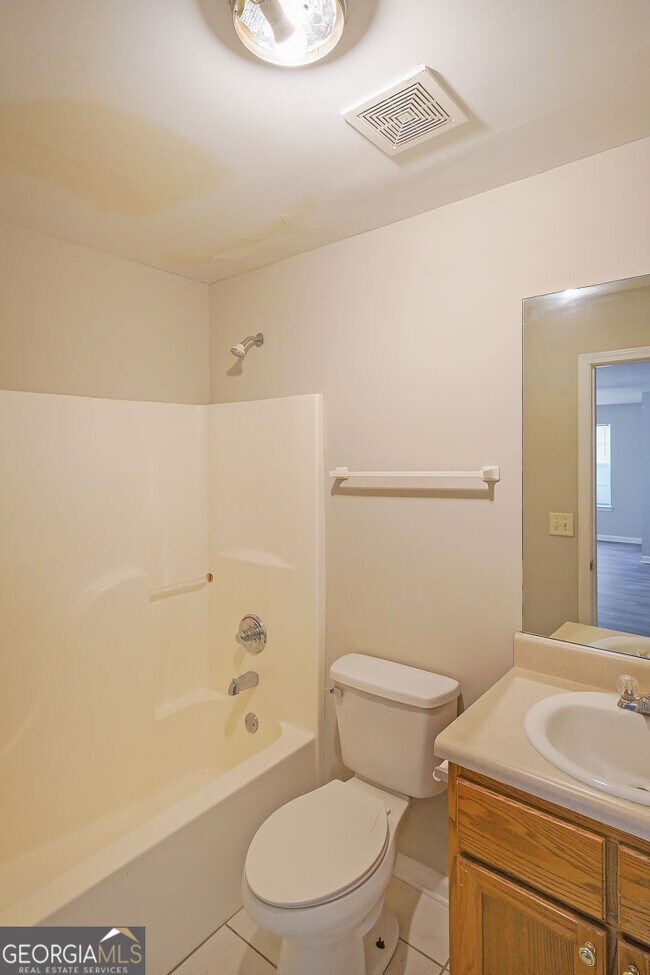 Building Photo - 703 Stonehaven Cir