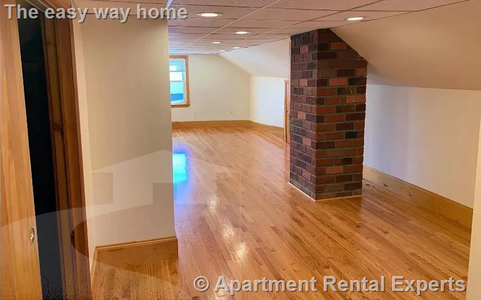 Building Photo - 19 Adams St