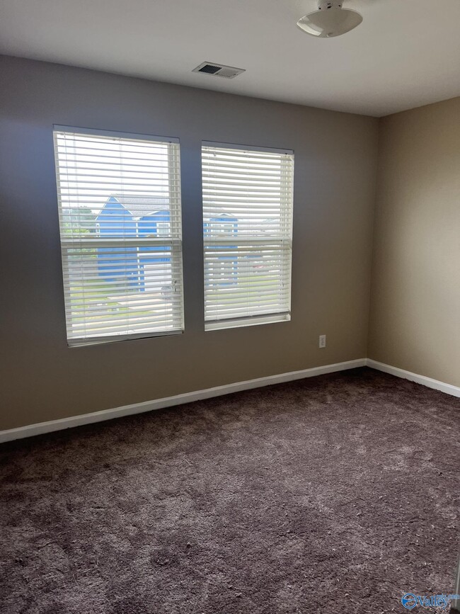 Building Photo - 3061 Castlecreek Dr SW