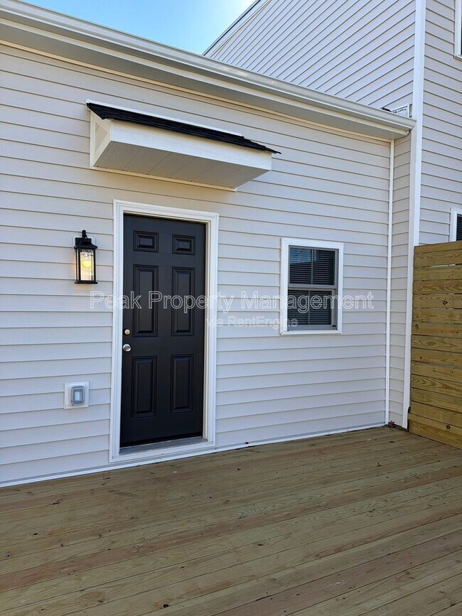 Building Photo - 3014 Parkwood Ave