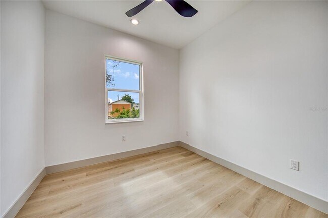 Building Photo - 940 Mangrove Rd