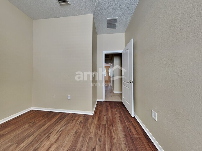 Building Photo - 10642 Dawns Light Dr