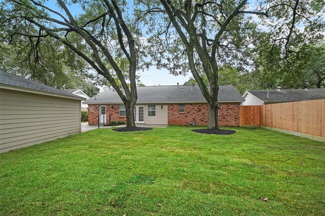 Building Photo - 10311 Londonderry Dr