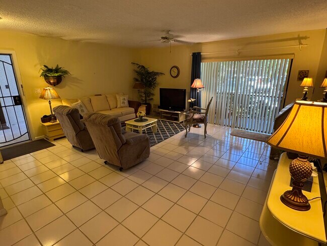 Building Photo - 147 Deer Creek Blvd