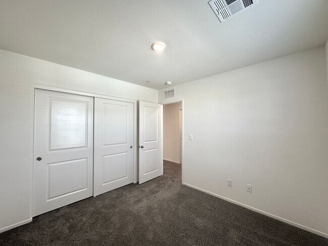 Building Photo - Decatur & Serene