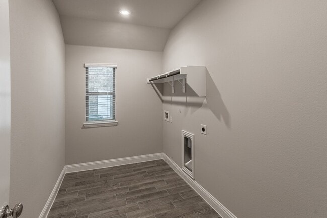 Building Photo - 5917 Bellflower Dr