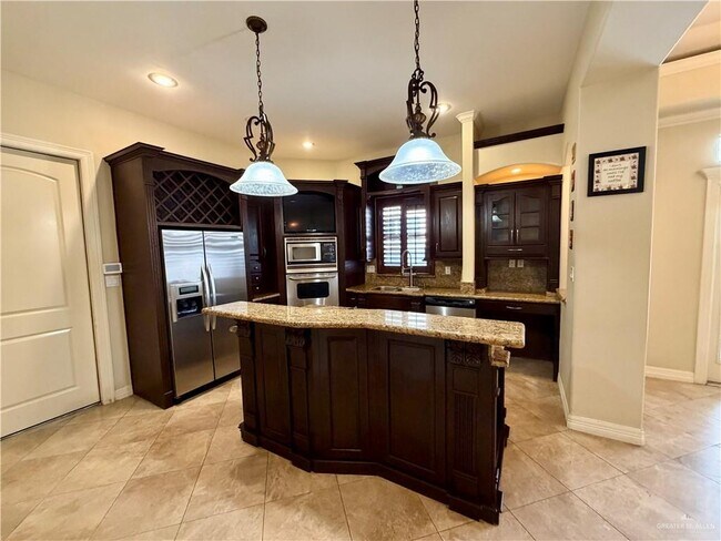 Building Photo - 12 Tyler Ave