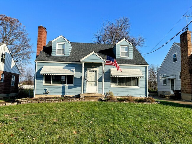 Building Photo - 174 E Crest Dr