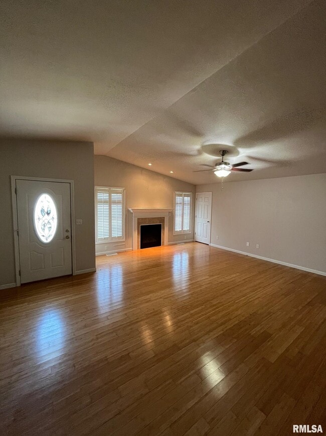 Building Photo - 1414 School House Ln