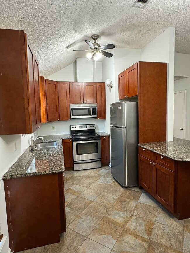 Building Photo - 350 Meadow Crossing Dr