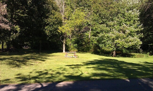 Extra lot - 2296 Elm St