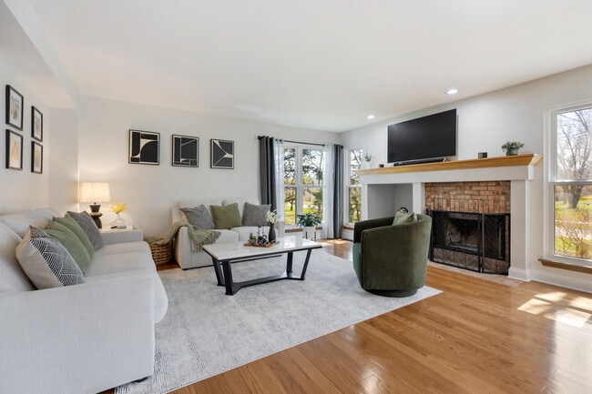 Building Photo - 526 Normandy Ln