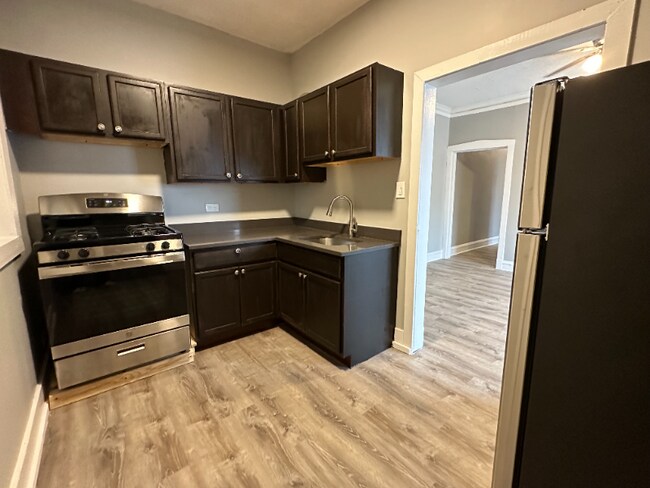 Building Photo - 6633 S Ellis Ave