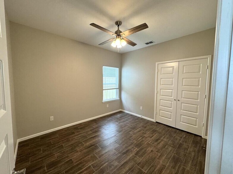 Building Photo - 1312 W Sucre Dr