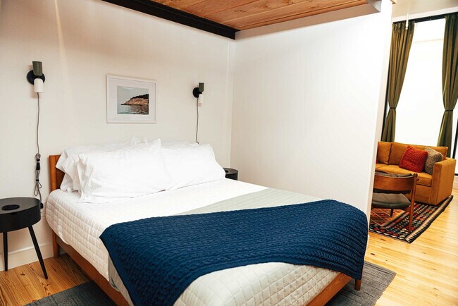 Building Photo - 1911 3rd Ave N