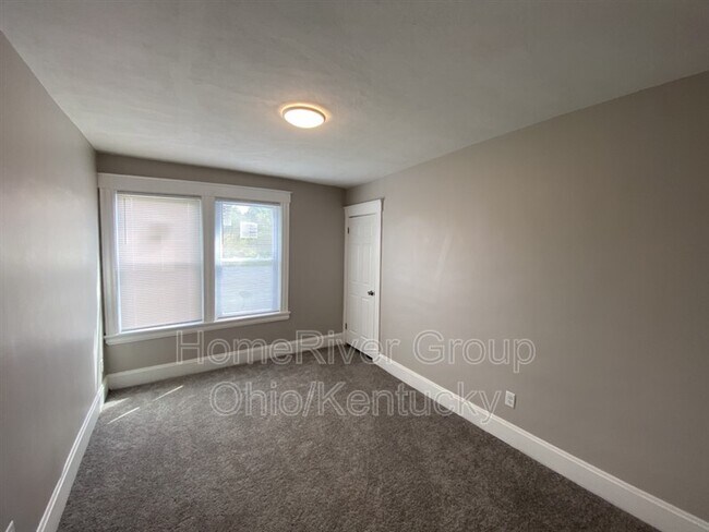 Building Photo - 1008 Lusitania Ave